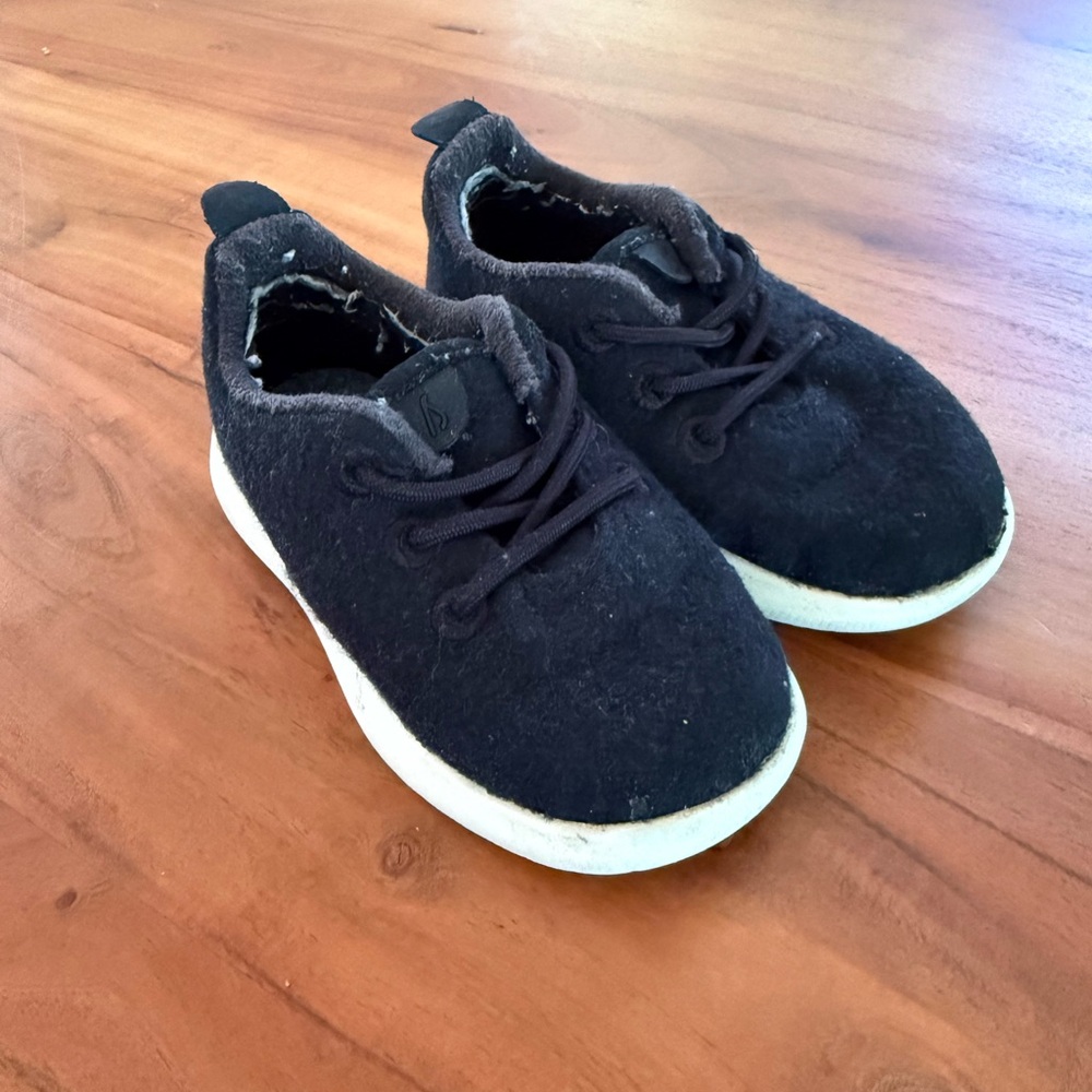 Allbirds “Smallbirds” Black Wool Sneakers T7